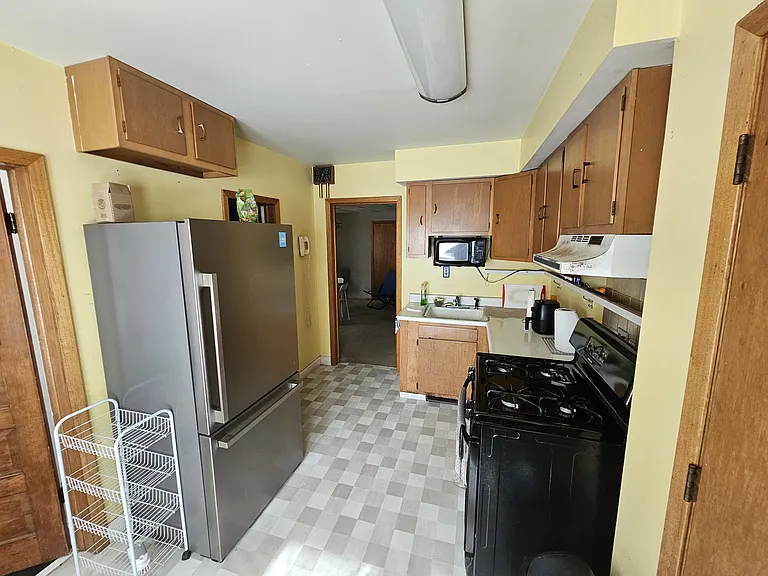 1010 Farrington St — Photo 3
