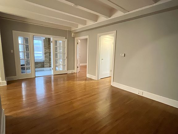 4th image of 910 Ward Pkwy #11301495