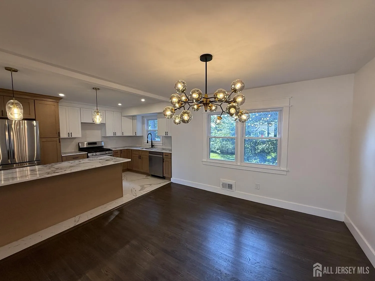 4 bed, 1.5 bath, $4,650 — Photo 4