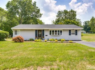 16 Kingsley Rd, Kendall Park, NJ 08824