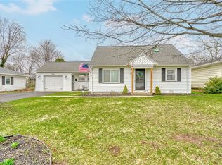 260 Woodcroft Dr, Rochester, NY 14616