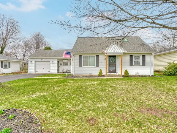 260 Woodcroft Dr, Rochester, NY 14616