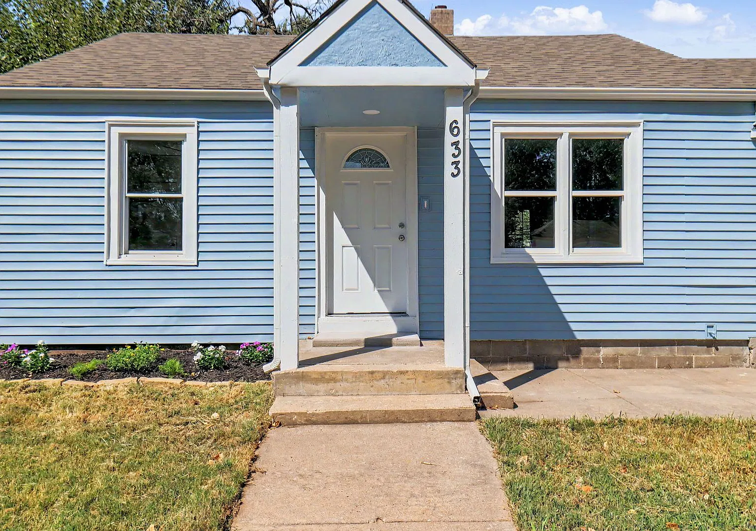 633 N. Ridgewood Dr. — Photo 1