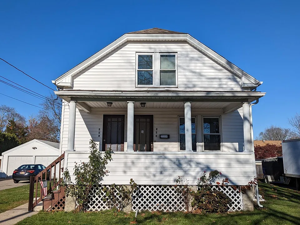 220 Norton St