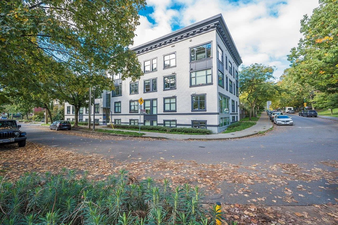 Acadia Apartments - Move in now and receive half a month's rent free! — Photo 3