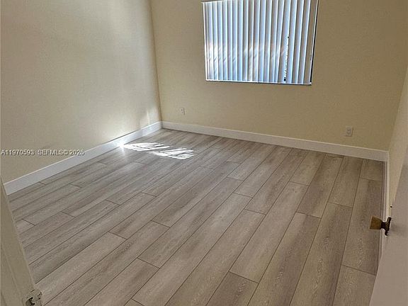 5th image of 560 S Park Rd #367