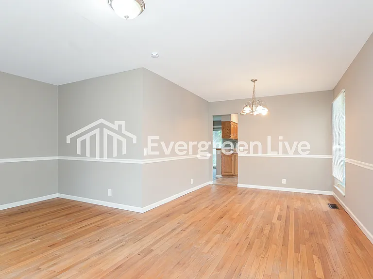 3435 Brookshire Dr — Photo 3