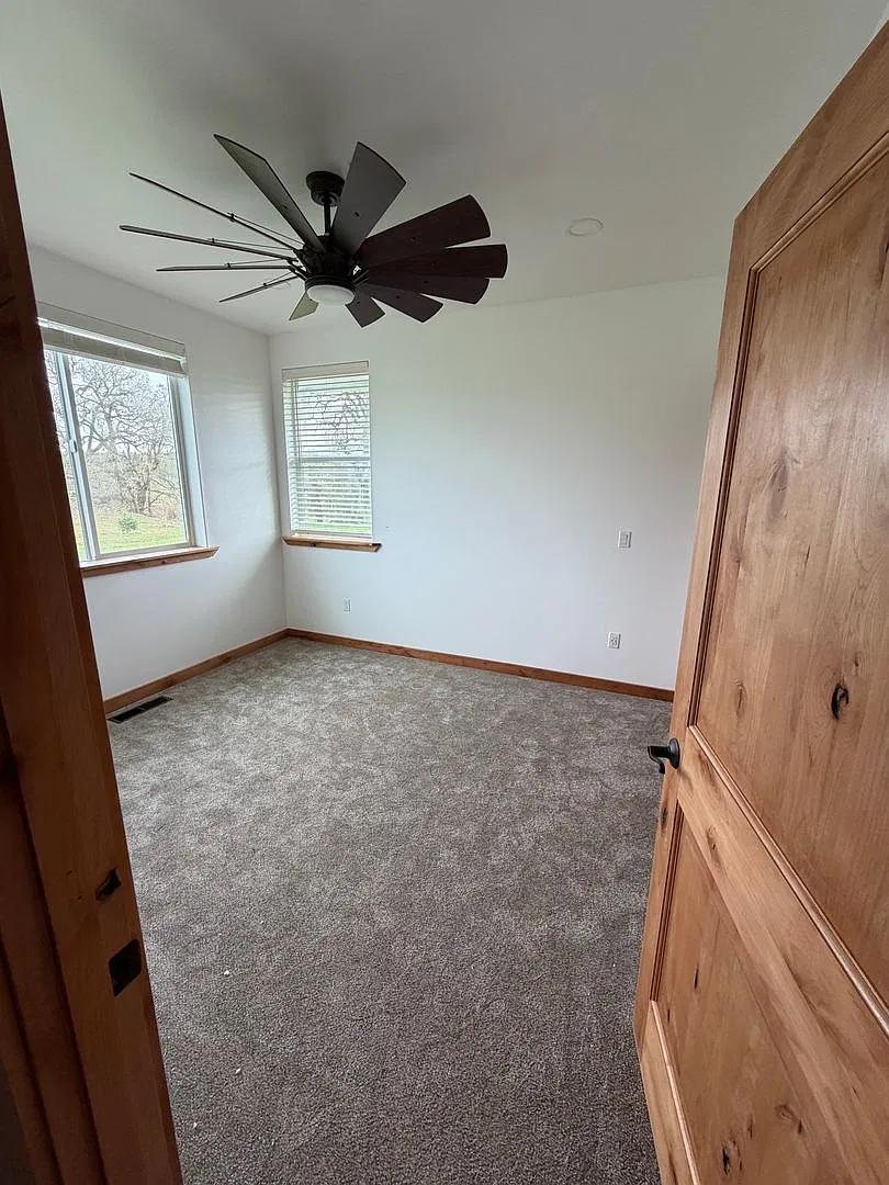 3 bedroom 2 bath custom home — Photo 2