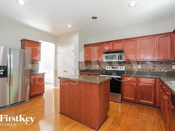 5th image of 1530 Hedington Cir
