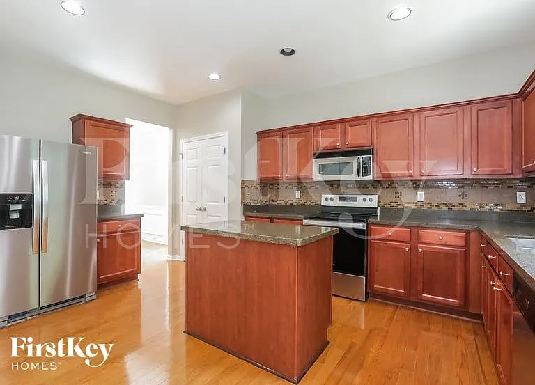 1530 Hedington Cir — Photo 5