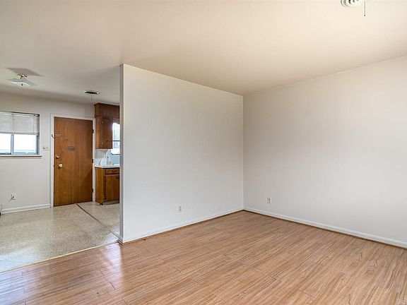 3rd image of 4405 & 4407 Lynn Ln