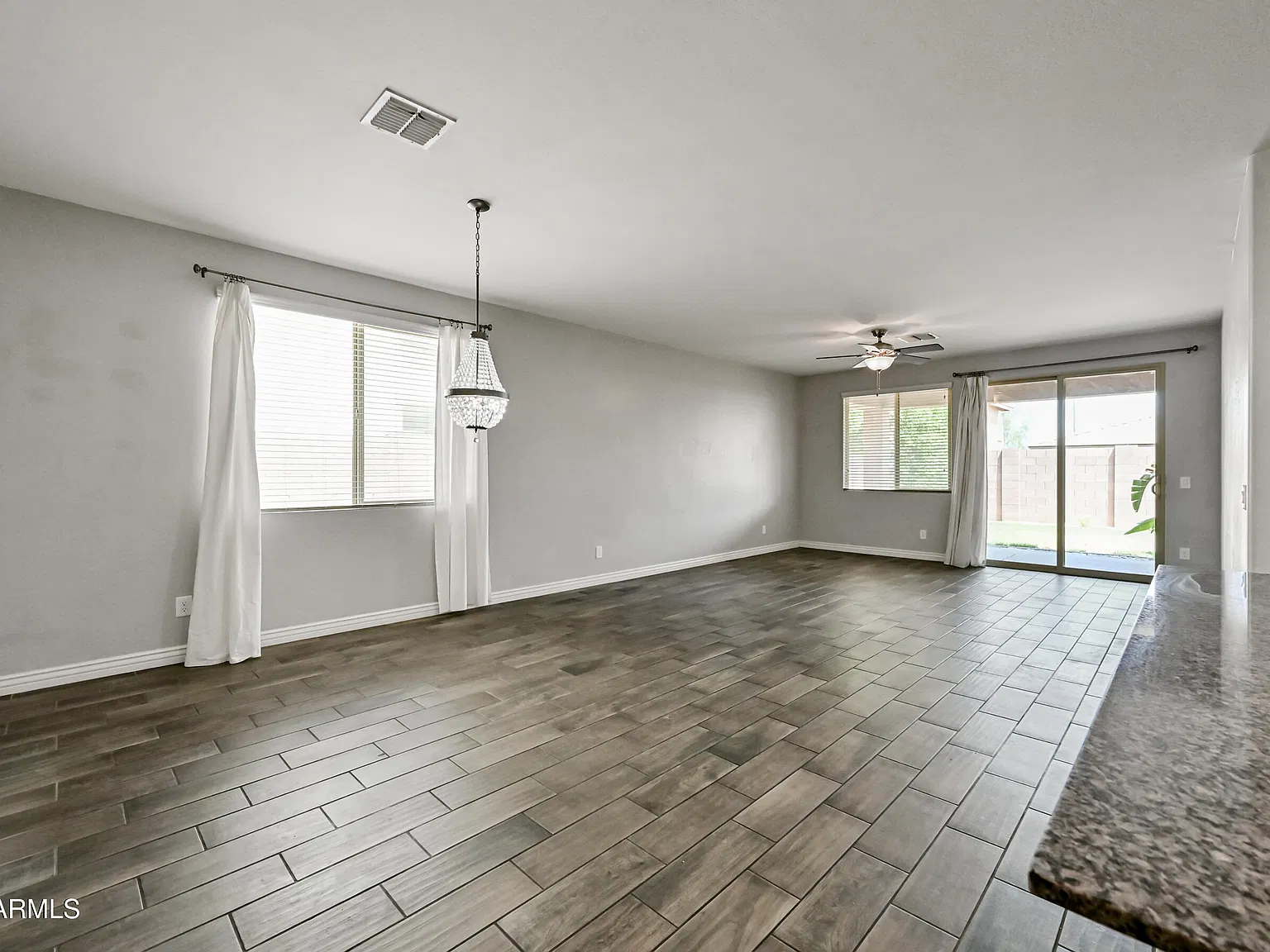 5 bed, 3.0 bath, 2121 sqft, $2,545 — Photo 3
