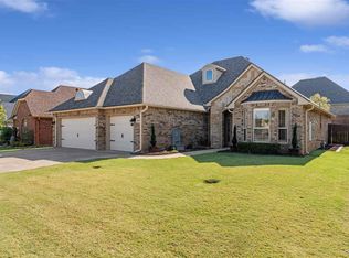 6808 SW Oakland Ln, Lawton, OK 73505