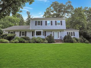 1071 Friendly Rd, Oyster Bay, NY 11771
