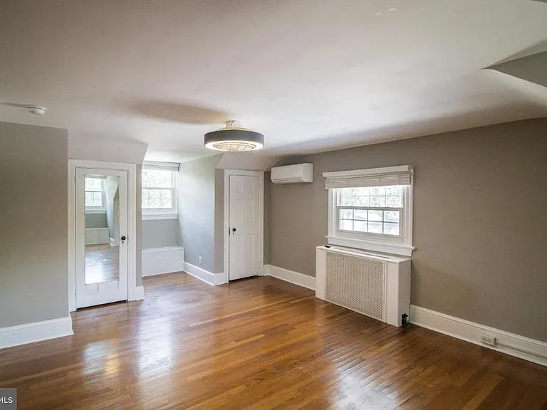 429 S Washington St — Photo 13