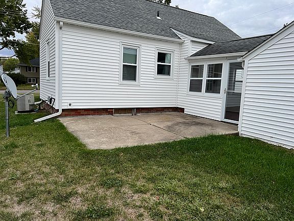 Back patio off breezeway_back side of attached garage
