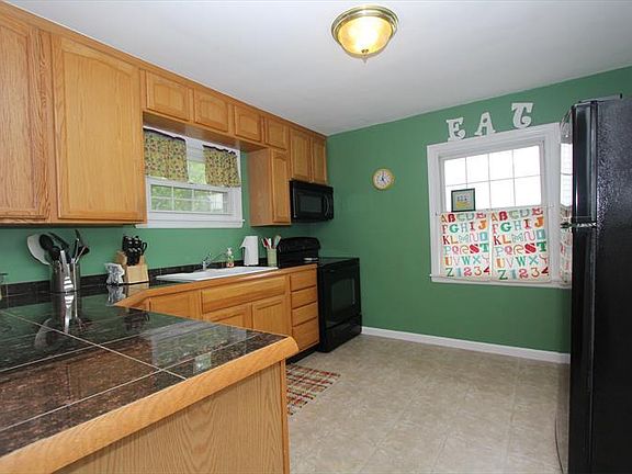 5th image of 7922 Dalton Ave