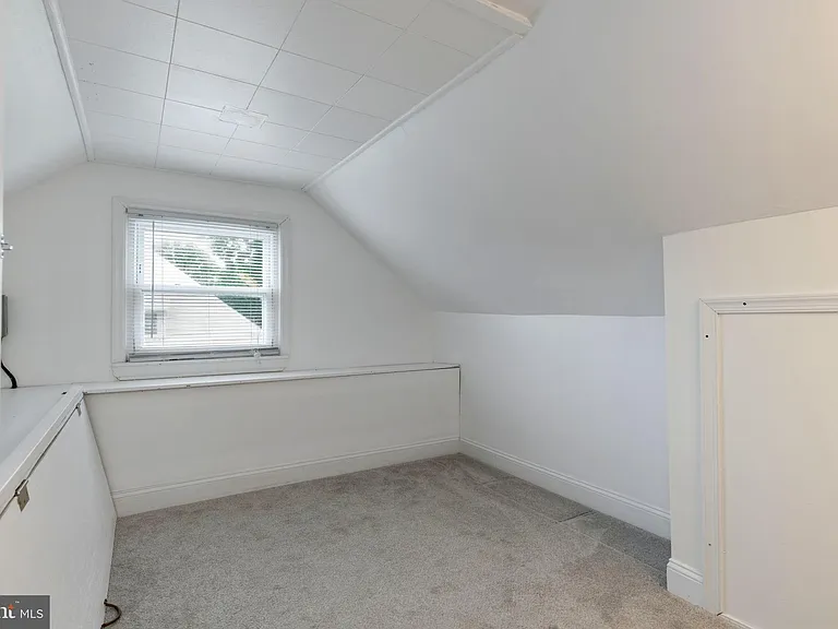 6823 Barrett Rd — Photo 22