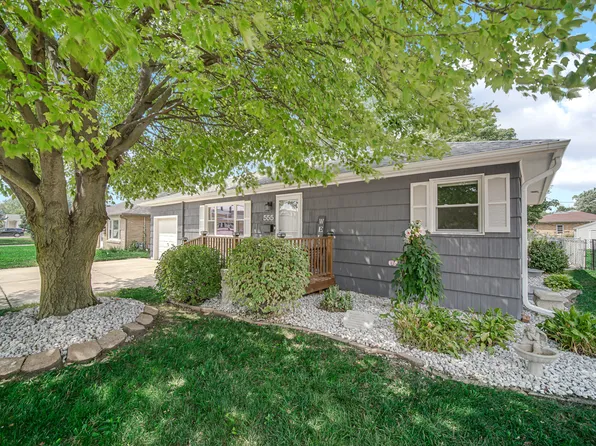 555 W Brookmont Blvd, Bradley, IL 60915