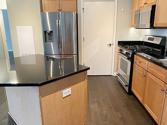3rd image of 500 Grant St E #1304