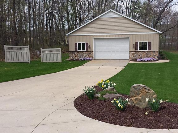 4th image of 636 Bailey Lake Dr NE
