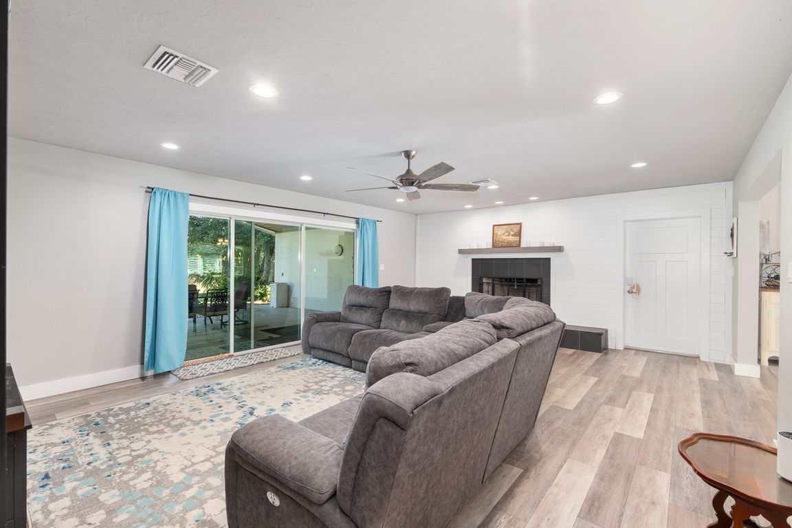 next background image