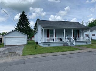 210 W Wiseman Ave, Fayetteville, WV