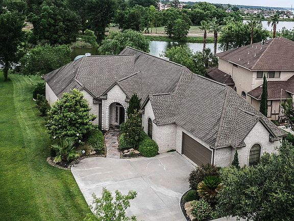 2nd image of 253 Blue Heron Dr
