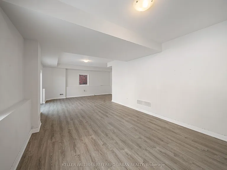 1466 Stovell Cres #MAIN UPPER — Photo 37