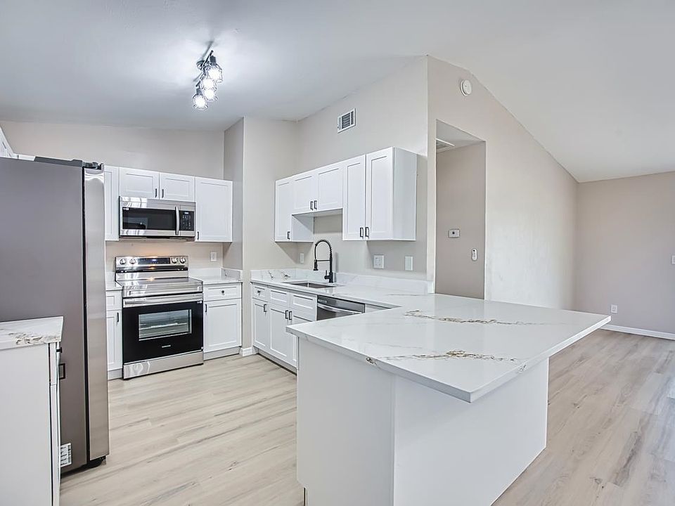 1st image of 4022 SW 8th Pl