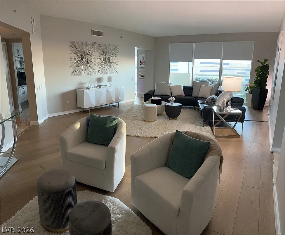 Turnberry Place — Photo 3