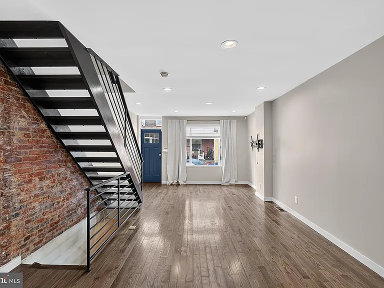 1911 S Lambert St — Photo 7