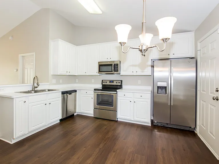 9109 Munsing Dr — Photo 4