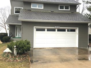 212 Candlewick Dr SE, Poplar Grove, IL 61065