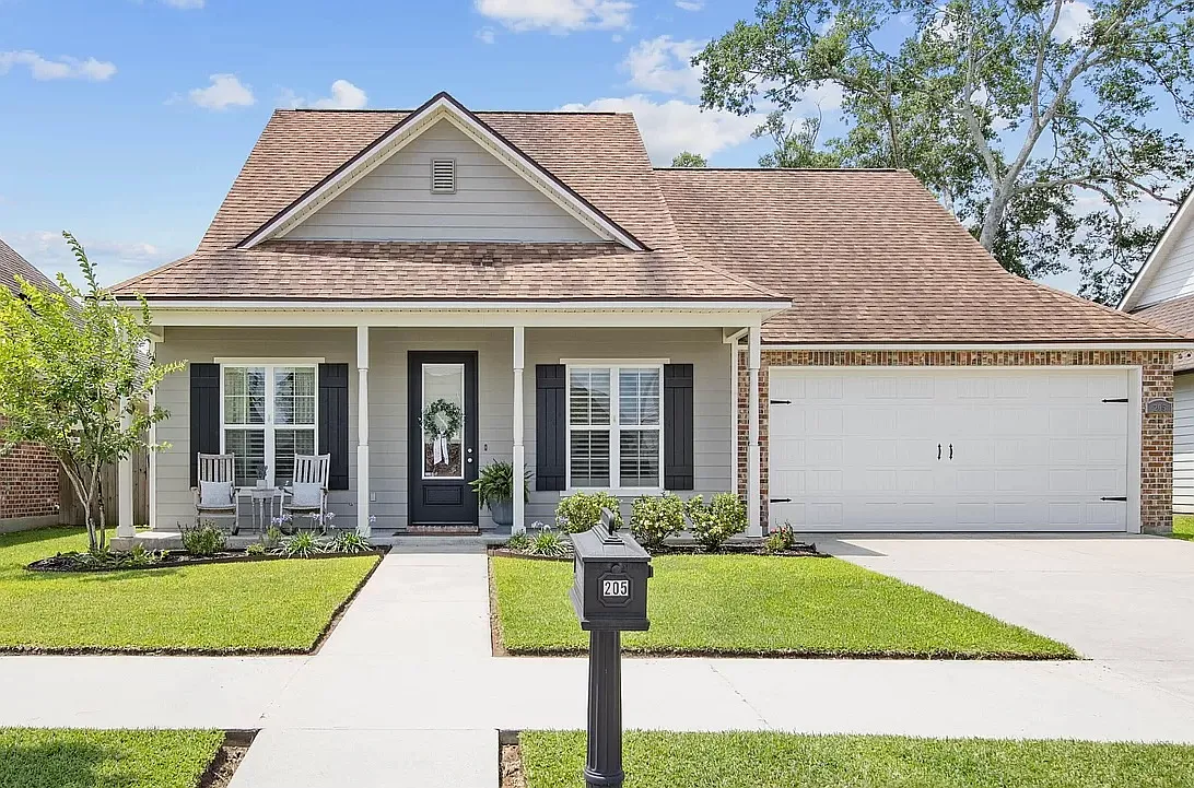 205 Oak Path Dr — Photo 1