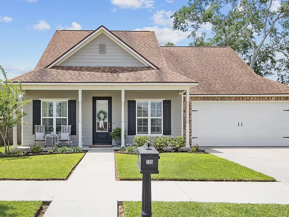 205 Oak Path Dr