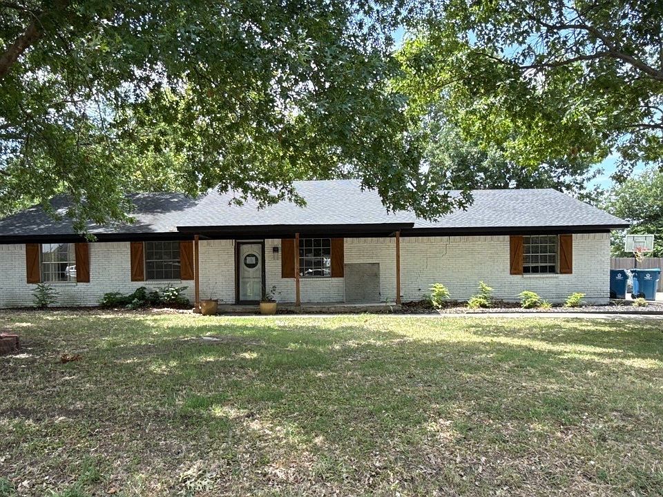 1st image of 7 Amity Ln