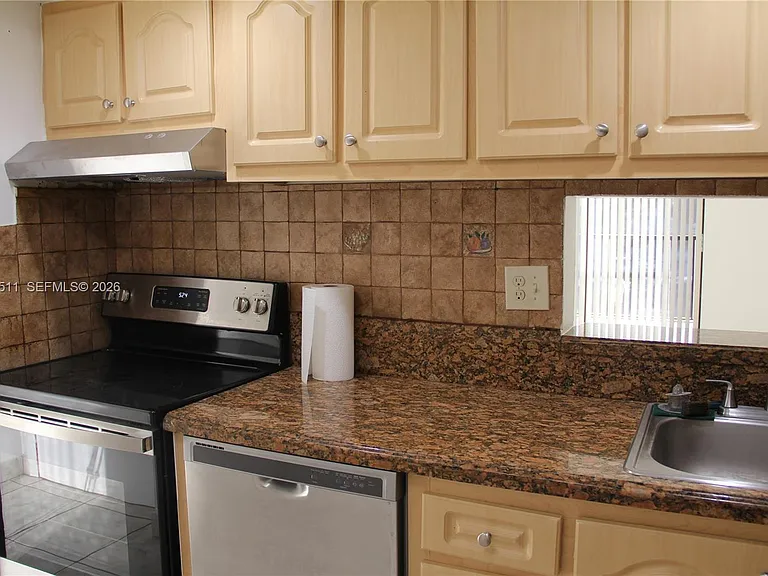 8700 SW 133rd Avenue Rd #301 — Photo 26