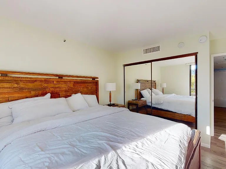 600 W 9th St #914 — Photo 18