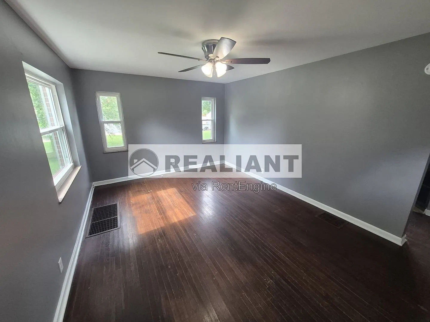 3 bed, 1.0 bath, 1170 sqft, $1,695 — Photo 2