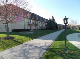 577 Fairway View Dr #2K, Wheeling, IL 60090