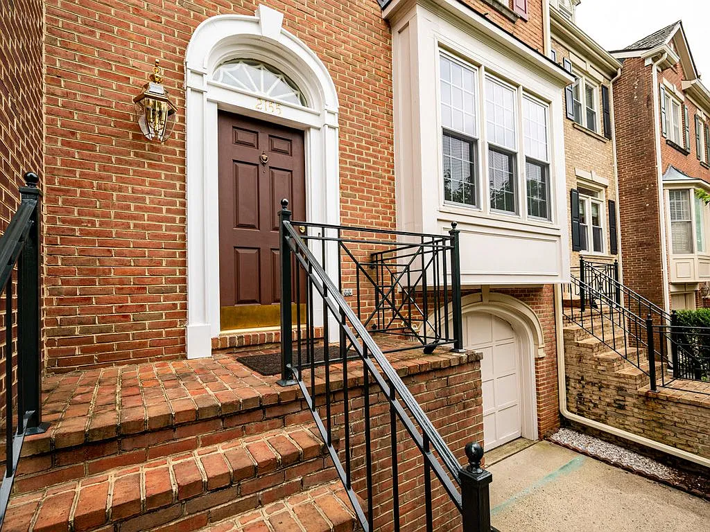 3 bed, 3.5 bath, 1858 sqft, $3,850 — Photo 2