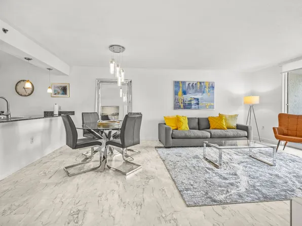 1200 Brickell Bay Dr, Miami, FL