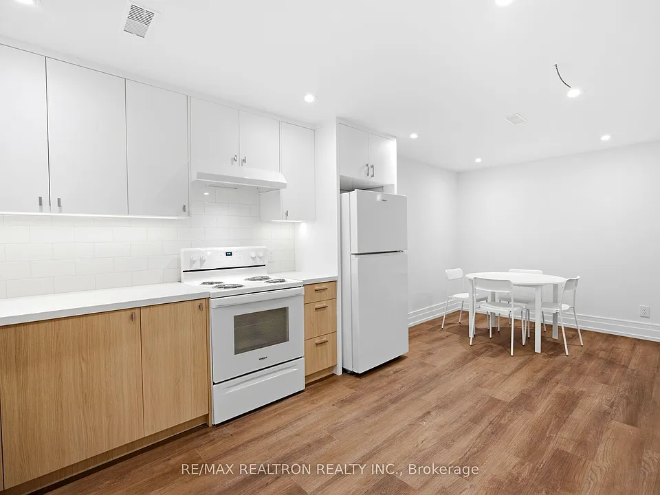 220 Hillhurst Blvd #1