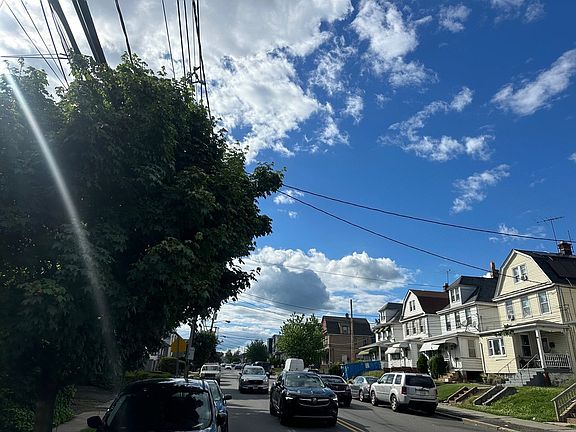 4th image of 900-902 Chancellor Ave