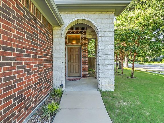 5th image of 527 Campbell Ct