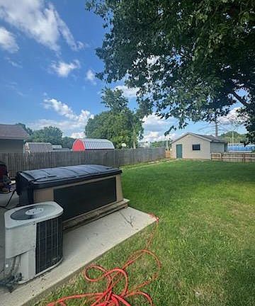 5th image of 136 Fairview Blvd