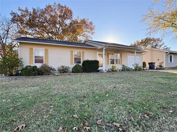 901 Crestview Ln, Perryville, MO 63775