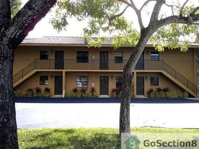8702 NW 38th Dr, Coral Springs, FL, 33065