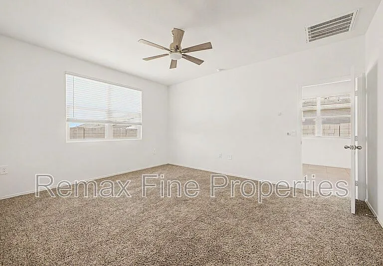1566 E Fletcher Dr — Photo 14